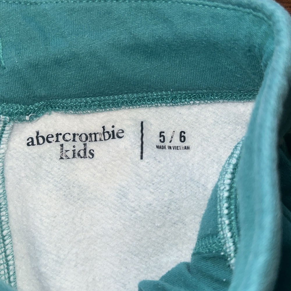 EUC Abercrombie Kids Tie Dye Teal and White Shorts (5/6) - Picture 5 of 5